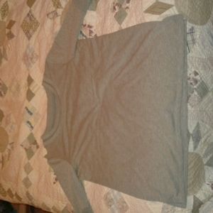 Long sleeve grey tee